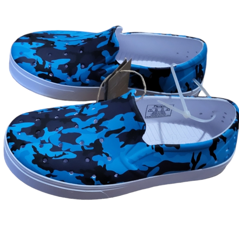 People size 12 kids blue washable water shoes